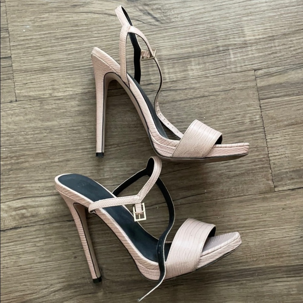 Heels - Picture 3 of 3